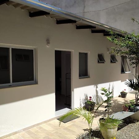 Pousada Casa Verde - quartos individuais - smart tv 32 - e banheiro privativo Itajaí Exterior foto