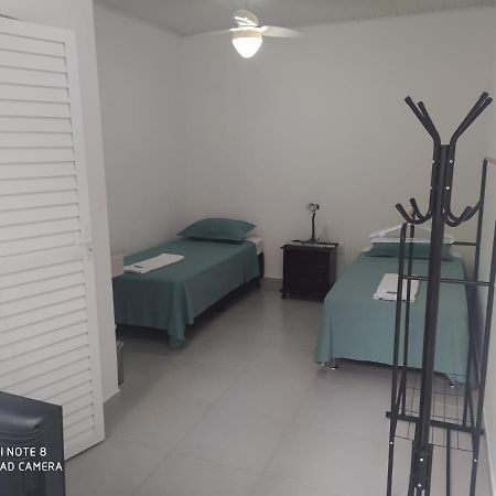Pousada Casa Verde - quartos individuais - smart tv 32 - e banheiro privativo Itajaí Exterior foto