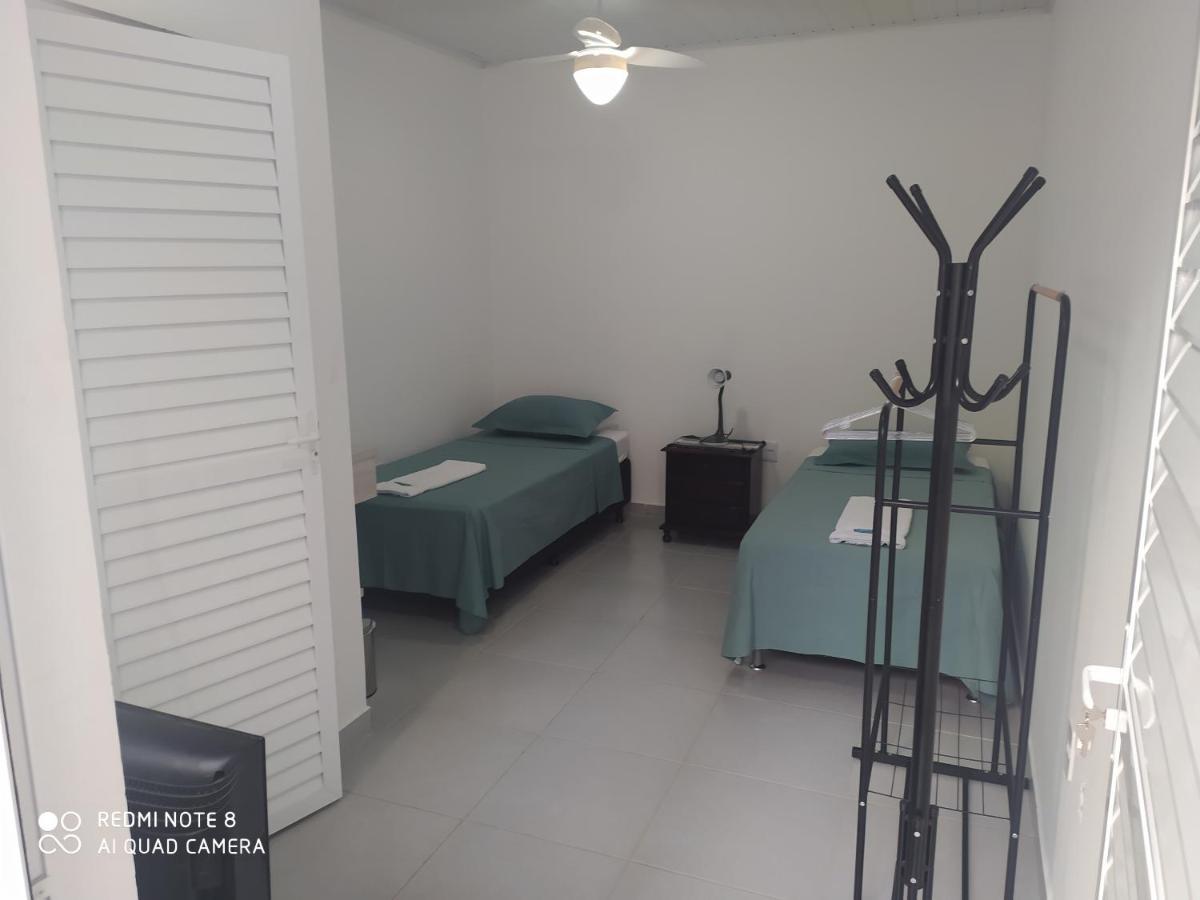 Pousada Casa Verde - quartos individuais - smart tv 32 - e banheiro privativo Itajaí Exterior foto