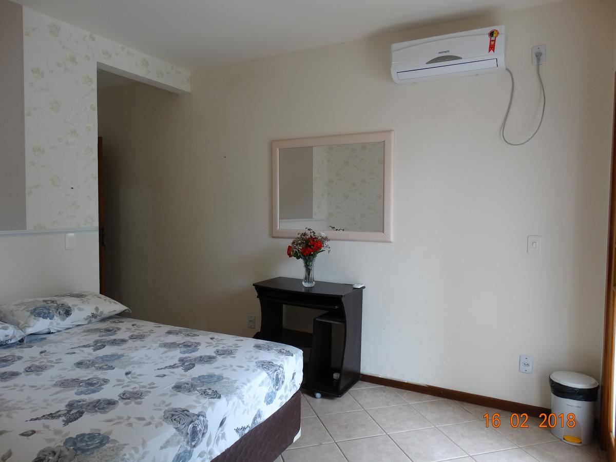 Pousada Casa Verde - quartos individuais - smart tv 32 - e banheiro privativo Itajaí Exterior foto