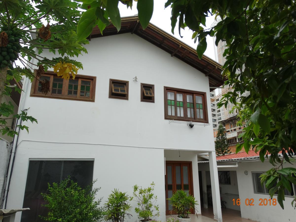Pousada Casa Verde - quartos individuais - smart tv 32 - e banheiro privativo Itajaí Exterior foto