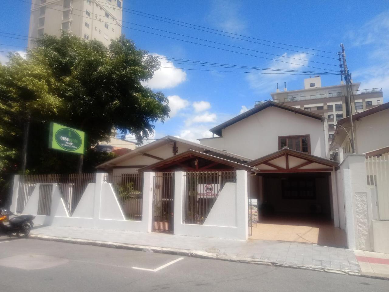 Pousada Casa Verde - quartos individuais - smart tv 32 - e banheiro privativo Itajaí Exterior foto